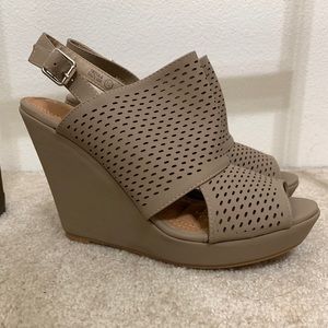 Bella Marie taupe sandal